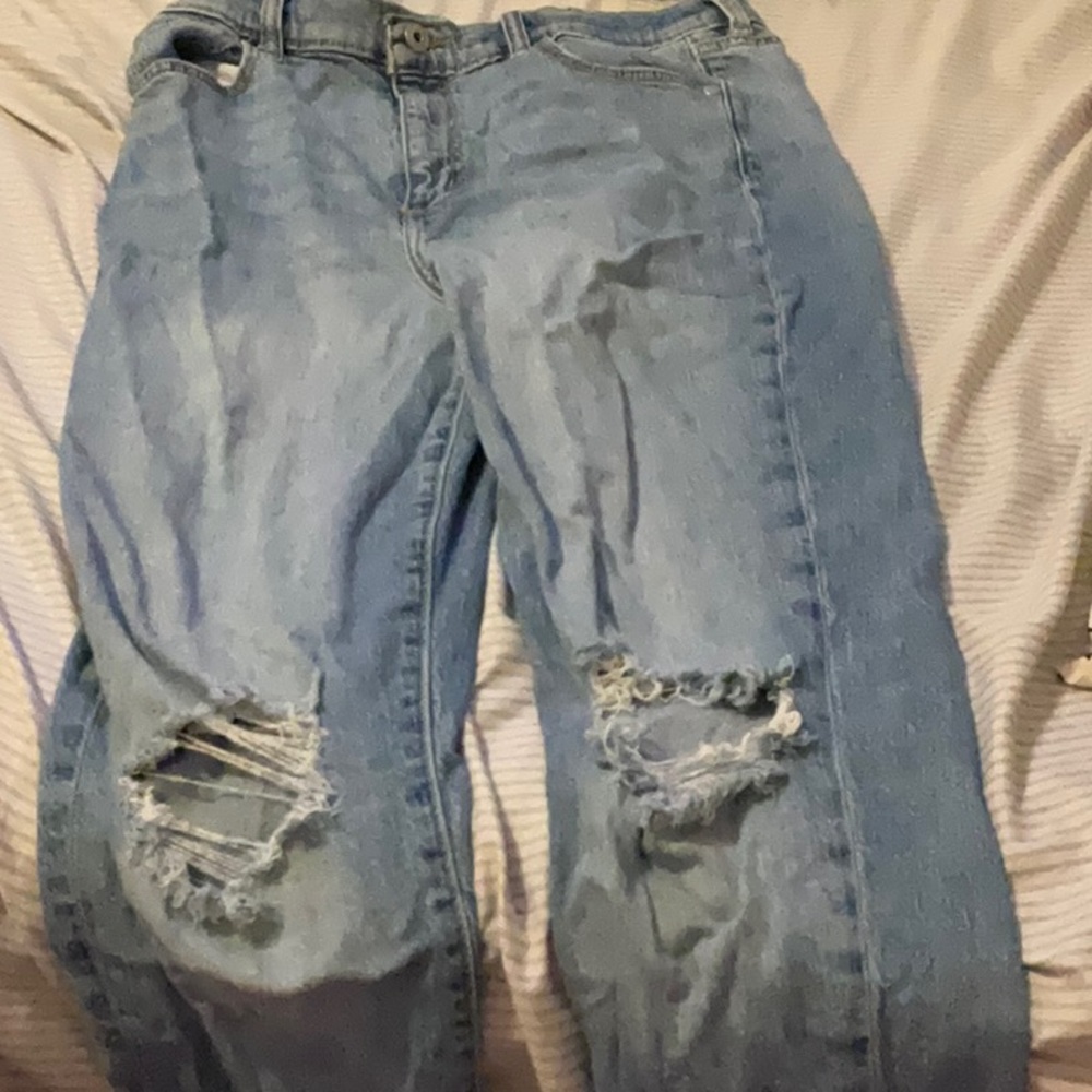 Cute ripped jeans!